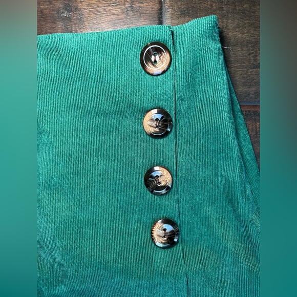 Ganji LA Hunter green skirt with side buttons size small - Picture 3 of 3